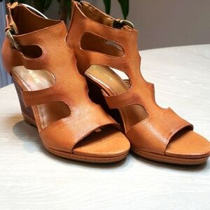 Trask cognac leather wedge sandal, new no box, size 8, brown,